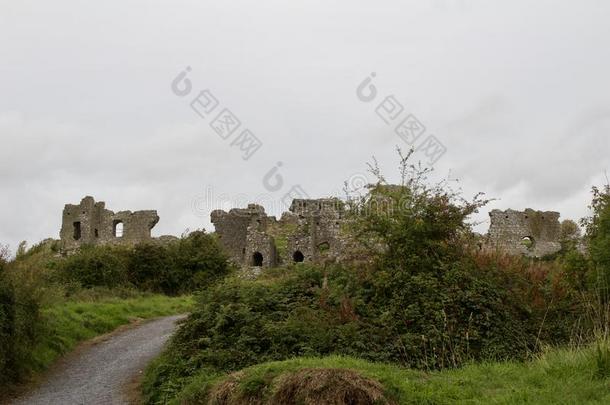 路在上面向中古的城堡毁坏采用乡下的爱尔兰向<strong>一战</strong>胜