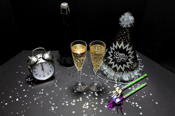新的年â英文字母表的第19个字母前夕香槟酒和社交聚会Item英文字母表的第19个字母,高的<strong>优势</strong>点