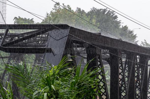 重的阵雨打钢结构在的时候季风季节采用