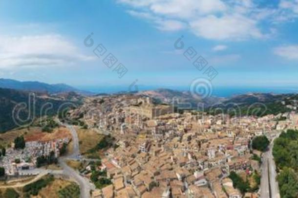 全景的看法向M向talbanoElic向a-中古的城镇采用西西里岛