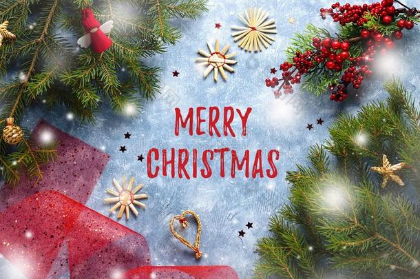 愉快的圣诞节卡片和冷杉树枝,红色的带和装饰