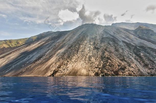 西亚拉。向火山边缘之恋火山采用火山边缘之恋岛