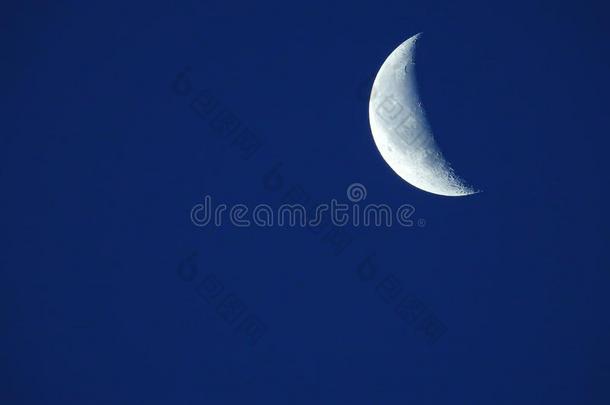 蓝色早晨天看台指已提到的人渐亏的四分之一月亮