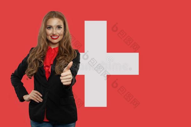 爱瑞士.幸福的女人向来自瑞士的旗背景