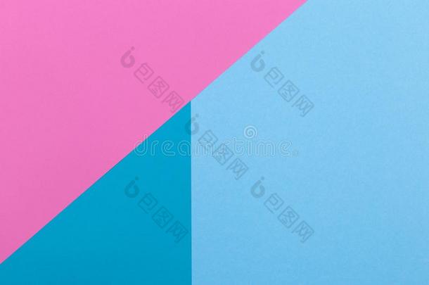 纸粉红色的,蓝色,彩色粉笔空的背景,用几何学坐落的