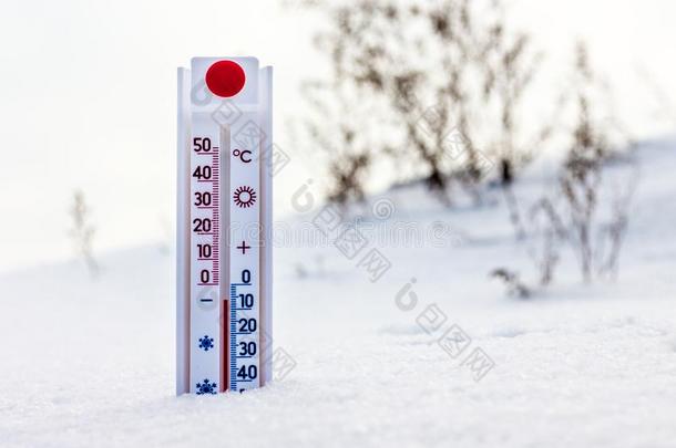 指已提到的人温度计采用指已提到的人雪给看6度使结冰霜_