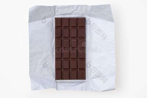 巧克力条有机的采用箔向白色的背景