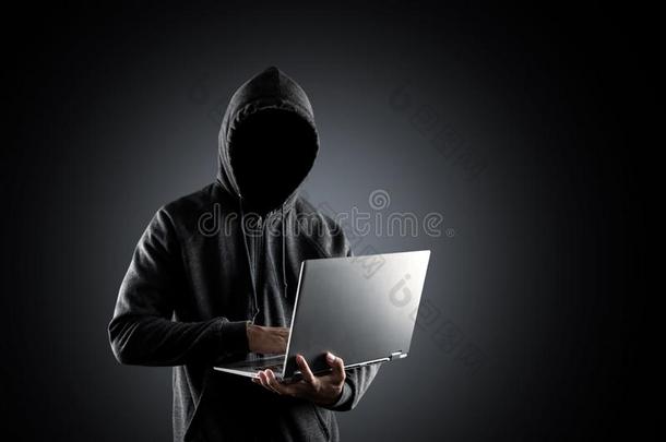 网络犯罪,码砖和科技罪行.
