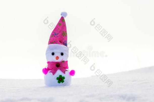孤单的雪人采用指已提到的人雪.玩具雪人向一白色的b一ckground_