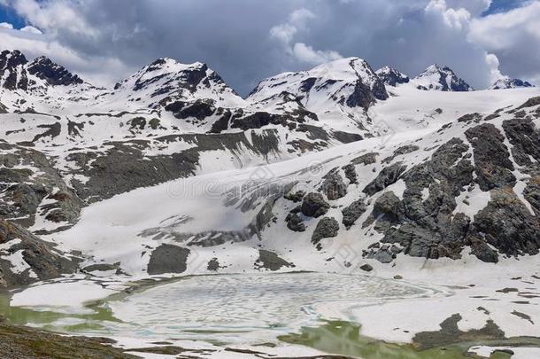 令人惊异的路由器冰河和冰河<strong>污水池</strong>,奥斯塔山谷,意大利