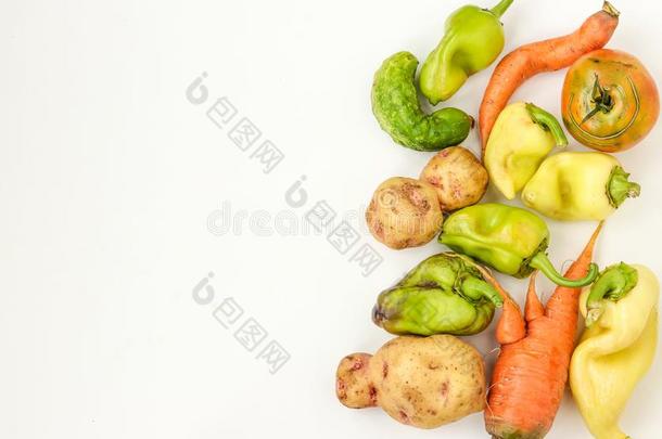 难看的蔬菜:胡萝卜,黄瓜,马铃薯,胡椒粉和番茄