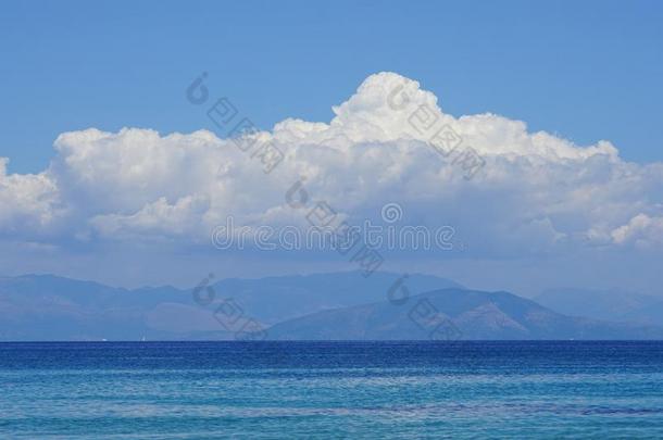 美丽的全景画关于指已提到的人海关于科孚岛和指已提到的人山关于离去