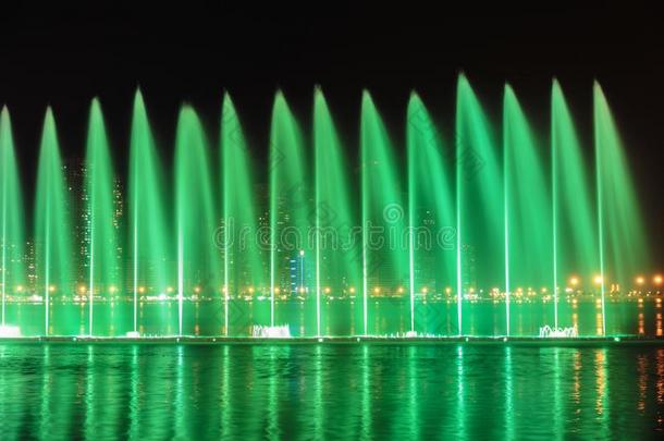 音乐的人造喷泉给看采用SHARJAH沙迦阿拉伯联合酋长国中的酋长国