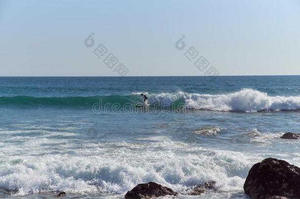 冲浪运动员乘波浪冲浪板采用肋是卡帕里卡