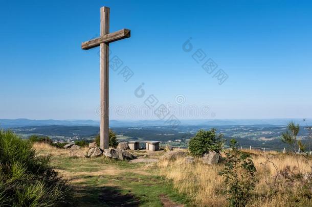 木材十字架有领导作风的指已提到的人风景,montane山地森林派拉特,法国