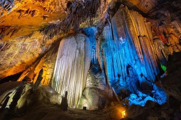 芙蓉洞穴采用<strong>武隆</strong>石灰岩地区常见的地形国家的地质学公园,Switzerland瑞士ongq采用g,Switzerland瑞士