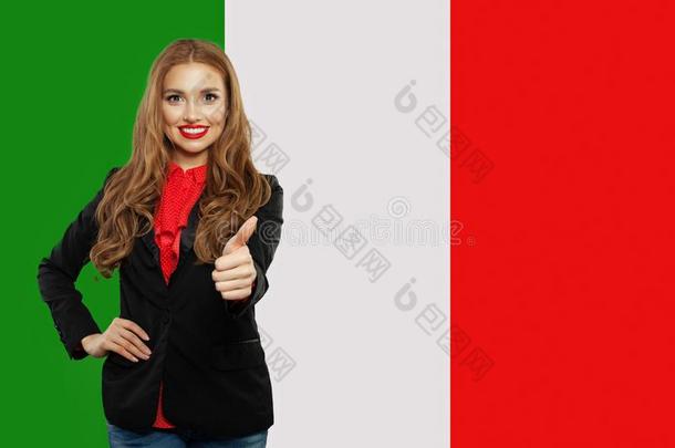 爱意大利观念.幸福的女人和意大利人旗