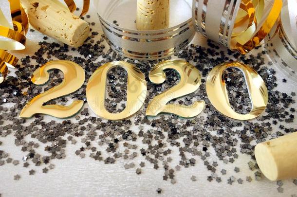 <strong>2020</strong>新的年前夕背景和金色的数字和布置