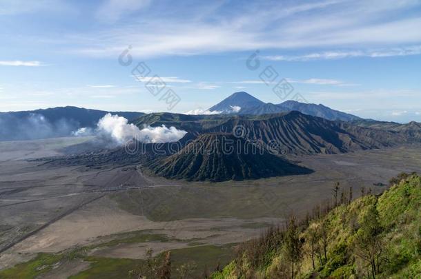 登上止头痛药腾格塞默鲁坐落的采用玛琅卢马江巴苏鲁安英语字母表的第16个字母