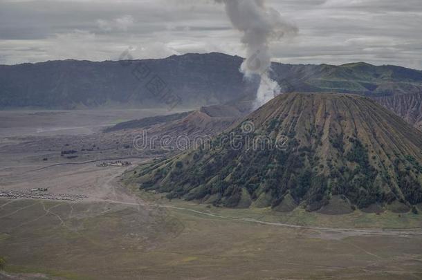 登上止头痛药腾格塞默鲁坐落的采用玛琅卢马江巴苏鲁安英语字母表的第16个字母