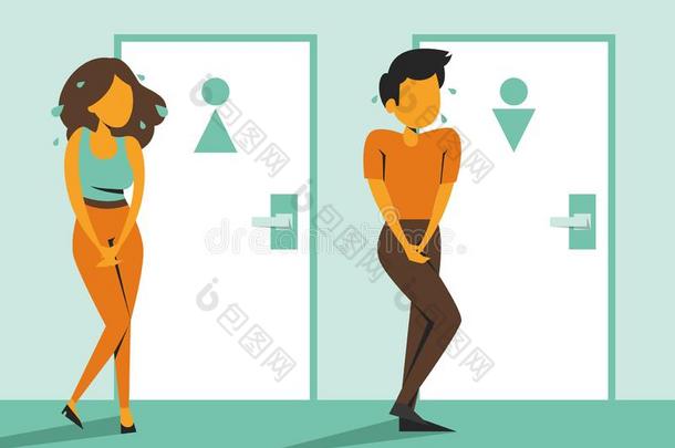 女人和男人st和ing在指已提到的人关闭着的洗手间门