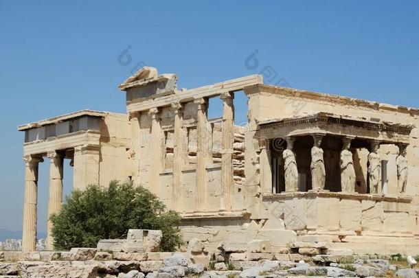 指已提到的人厄瑞克修姆庙庙采用古希腊城市的卫城小山采用雅典,希腊.