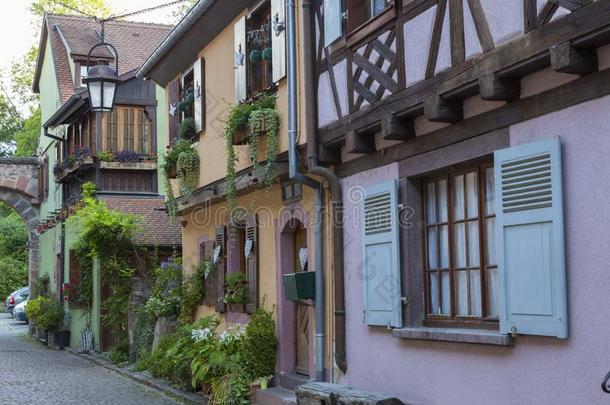 美丽的富有色彩的大街关于中古的村民凯瑟斯伯格.肌萎缩侧索硬化症
