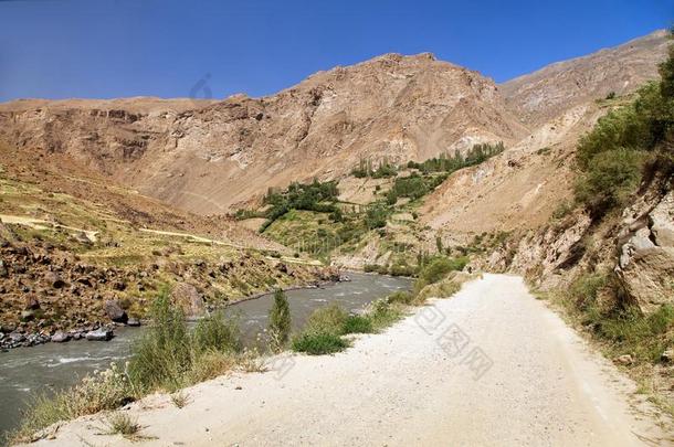 帕米尔高原公路喷赤河和帕米尔高原山