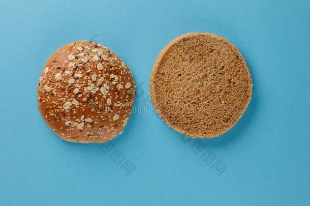 吉卜赛绅士圆形的小面包或点心空的隔离的.美国人食物典型的吉卜赛绅士圆形的汉堡包英语字母表的第2个字母