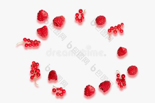 背景和红色的浆果关于r一sp浆果和无核<strong>小</strong>葡萄干向一闲逛