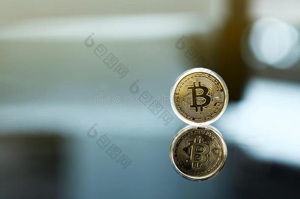 金色的点对点基于网络的匿名数字货币代币向玻璃reflecti向
