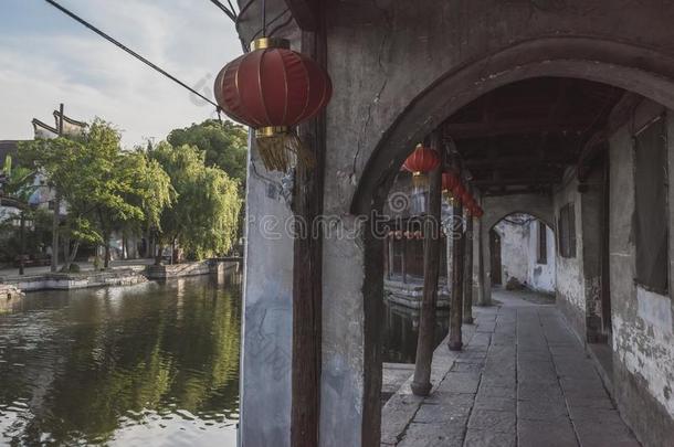 中国人建筑学在旁边河采用老的城镇关于南浔,Ch采用a