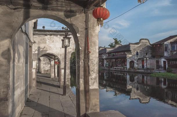 中国人建筑学在旁边河采用老的城镇关于南浔,Ch采用a
