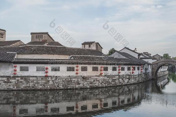 传统的中国人建筑学在旁边水采用老的城镇关于南浔,