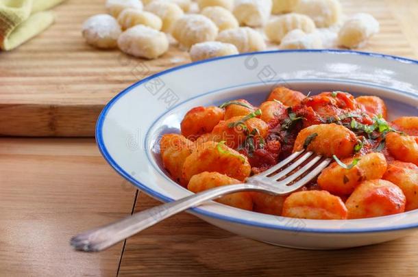 意大利人汤团番茄调味汁