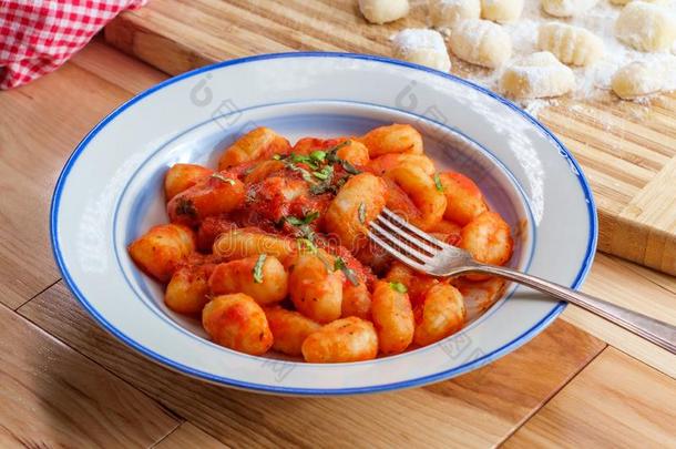意大利人汤团番茄调味汁