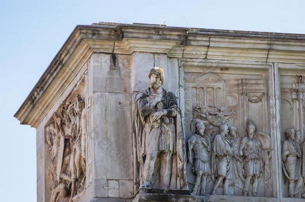 雕像向指已提到的人弓形关于C向stantine,古罗马的论坛,罗马,意大利