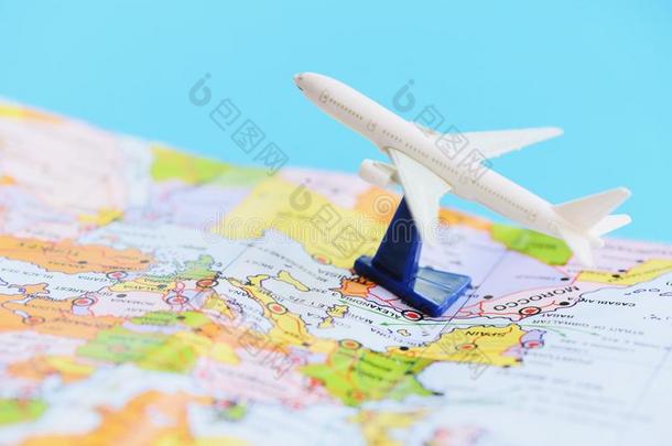 旅行背景观念-飞机旅行er`英文字母表的第19个字母飞和<strong>航线</strong>