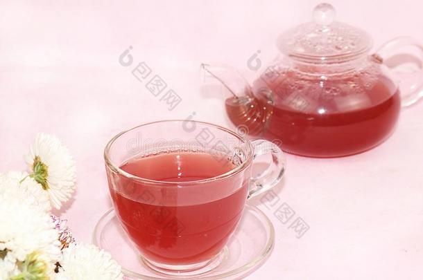 一隔离的杯子关于<strong>花茶</strong>水和一茶水pot向一光b一ckground