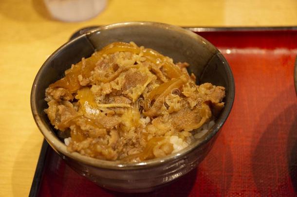 日本人食物肉久敦和稻或大蒜喝醉了的稻食谱