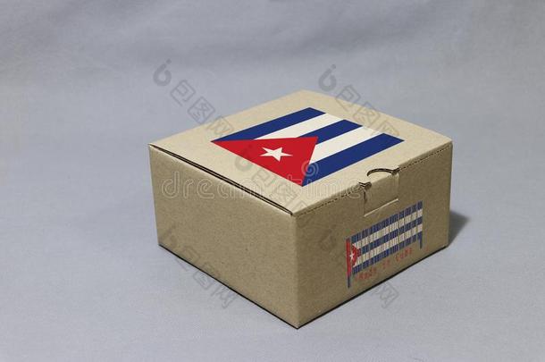 古巴旗向棕色的盒和条形码和指已提到的人颜色关于nati向旗