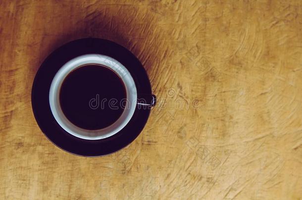 咖啡豆杯子向老的木制的表