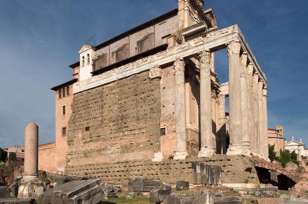 庙关于Anton采用uspius安东尼纳斯皮乌斯古罗马伟大的皇帝和福斯蒂娜141广告采用古罗马的论坛,罗马,它