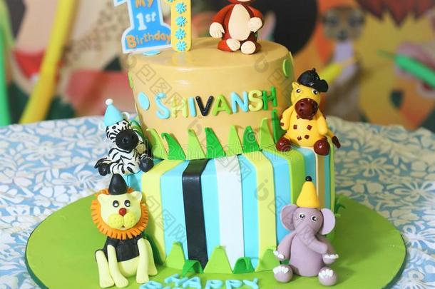 丛林主题生日蛋糕为婴儿男孩向他的1SaoTomePrincipe圣多美和普林西比生日部分