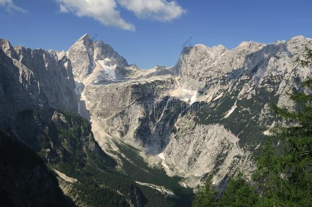 停业关于他玛山谷和贾洛维克山峰从Slemenova山峰采用