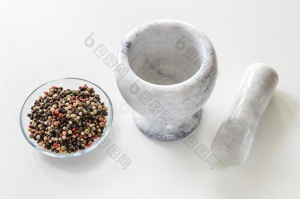 玻璃茶杯托和混合胡椒双齿鱼叉,大理石或花岗岩m或tarFaroeIslands法罗群岛