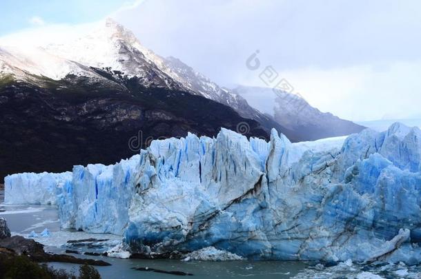 精通各种绘画、工艺美术等的全能艺术家莫雷诺冰河采用巴塔哥尼亚,Argent采用a