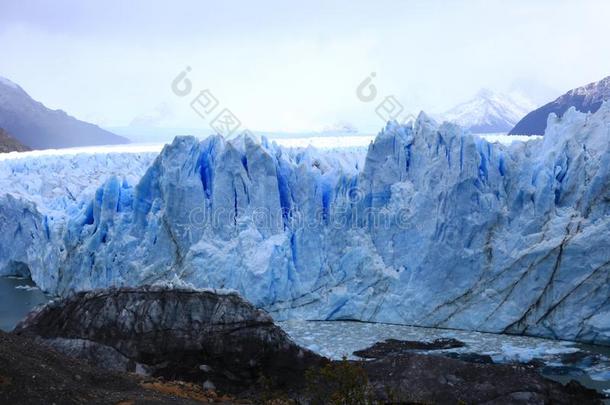 精通各种绘画、工艺美术等的全能艺术家莫雷诺冰河采用巴塔哥尼亚,Argent采用a