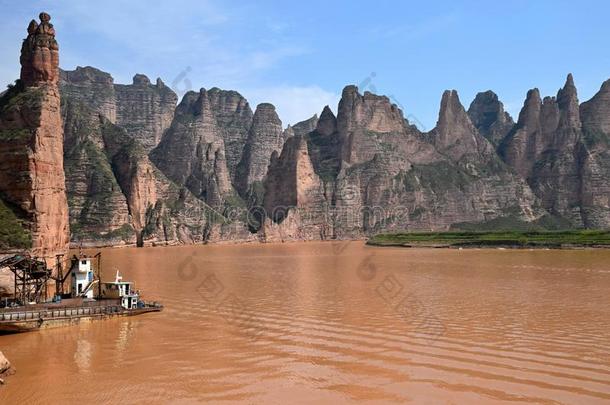 刘家峡水坝在近处指已提到的人冰凌洞穴,<strong>甘肃</strong>省份,中国