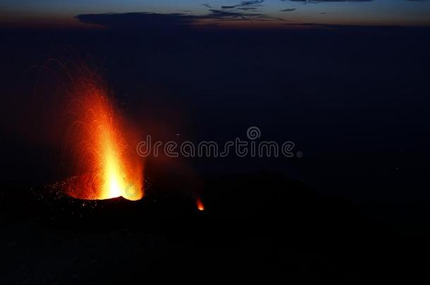 火山边缘<strong>之恋</strong>火山喷发,意大利